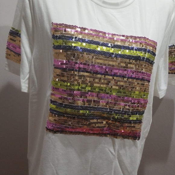 Plus Size Sequin Embellished Tee - Picture 4 of 7